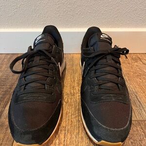 Nike Men's Black Internationalist Size 10